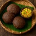 crispy ragi / finger millet poori close-up